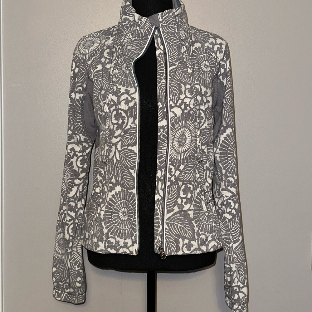 Lululemon Women's Gray Floral Jacket A6